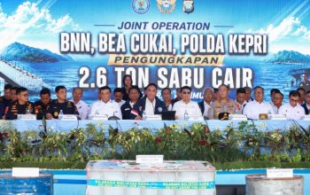 Kapal Asing Ditangkap dalam Operasi Gabungan, 2,6 Ton Metamfetamin Cair Diamankan