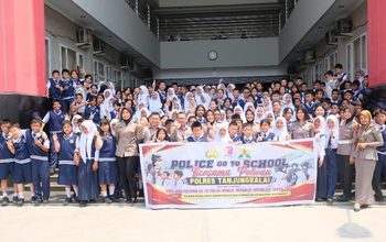 Polwan Polres Tanjung Balai Gelar Police Go To School