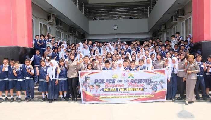 Polwan Polres Tanjung Balai Gelar Police Go To School