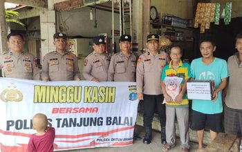 Wujud Kepedulian, Polres Tanjung Balai Bagikan Sembako dan Tali Asih untuk Warga