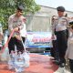 Respons Keluhan Warga Soal Kekeringan, Polresta Tangerang Salurkan Bantuan Air Bersih ke Panongan