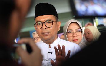 Abu Vulkanik Anak Krakatau Mengarah ke Banten, Gubernur Andra Soni Minta Warga Waspada dan Pakai Masker
