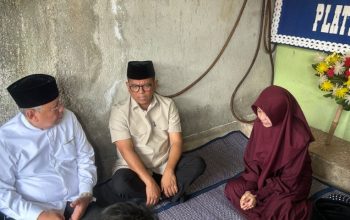 Benyamin Davnie Dampingi Andra Soni Temui Keluarga Jurnalis Arupadhatu I di Tangsel