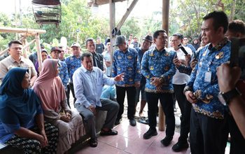 Bupati Tinjau Rumah Tidak Layak Huni di Kemeri: Insyaallah Dibangun
