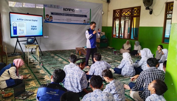 Indonesia Median Foundation Edukasi Literasi Digital SMP