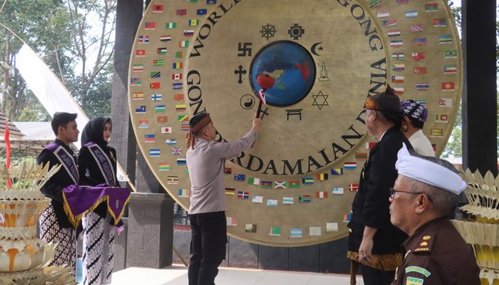 Kapolres Ciamis Hadiri Kegiatan Milangkala Ke-17 Gong Perdamaian Dunia
