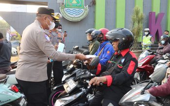 Kapolresta Tangerang Langsung Action Bagikan Masker