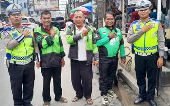 Sat Lantas Polres Pematangsiantar Ajak Pengendara Ojol Tertib Berlalu Lintas