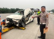 Satlantas Polres Segai Evakuasi Korban Kecelakaan Maut di Tol Medan-Tebing Tinggi.