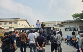 Tak Terima Limbahnya Diambil oleh LSM NKRI, Warga Geruduk PT Xin Yi Industrial