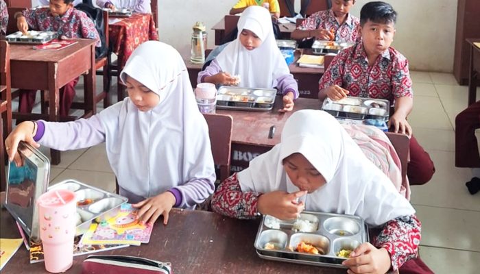 Wali Murid di Kota Tengah Apresiasi Program MBG, Terima Kasih kepada Mitra SPPG Dermawan Saragih