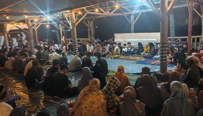 Warga Carita Gelar Doa Bersama untuk Jurnalis dan Kru Kapal yang Hilang di Perairan GAK