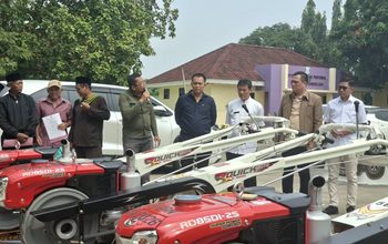 DPC Gerindra Kabupaten Tangerang Salurkan Traktor dan Pompa Air ke Kelompok Tani