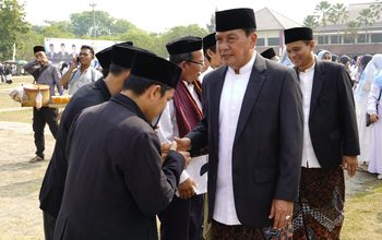Gelar Upacara Hari Santri 2026, Bupati Siapkan Program Pendidikan Gratis Bagi Santri