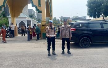 Polres Tanjung Balai Sebar Personel Amankan Salat Jumat, Pastikan Ibadah Khusyuk dan Masjid Aman
