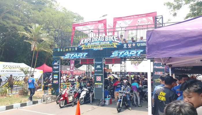 Ribuan Penonton Padati KNPI Drag Bike Piala Bupati Tangerang