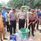 Kapolresta Tangerang Pimpin Pendistribusian Bantuan Ribuan Liter Air Bersih ke Sindang Jaya