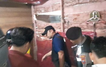Kasat Narkoba Polres Batu Bara Pimpin Langsung Penggerebekan Diduga Sarang Narkoba di Tanjung Tiram,